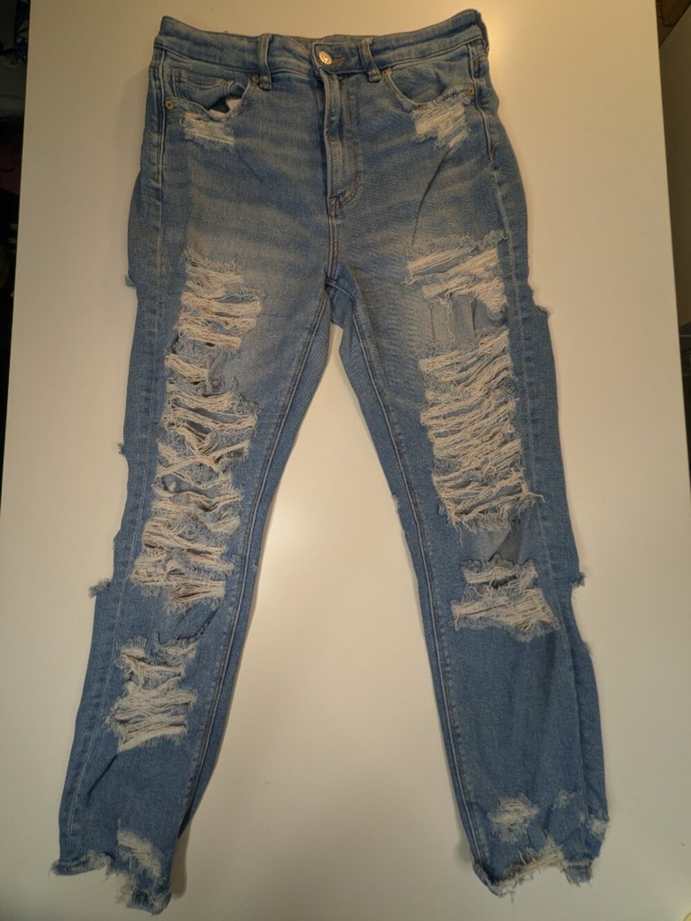 American Eagle Women’s Size 10 Mom Jeans Distressed Ripped Medium Wash